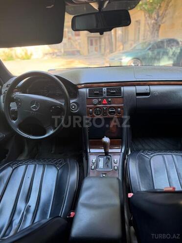 Mercedes E 230-12