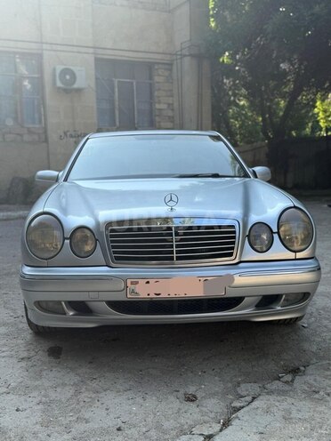 Mercedes E 230-1
