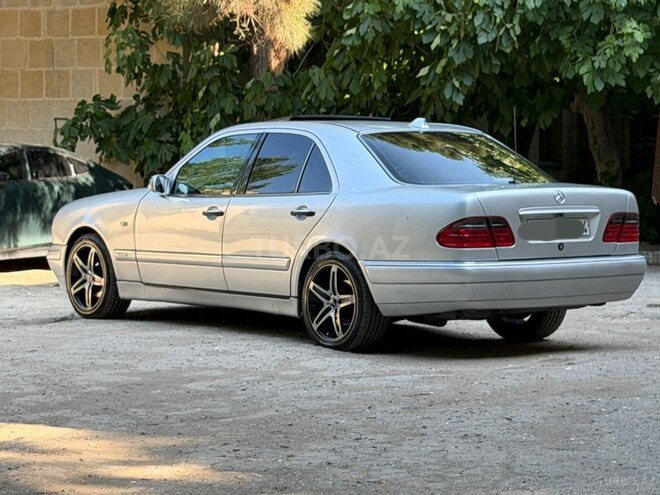 Mercedes E 230-2