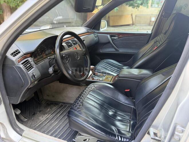 Mercedes E 230-10