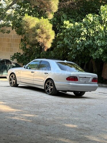 Mercedes E 230-6