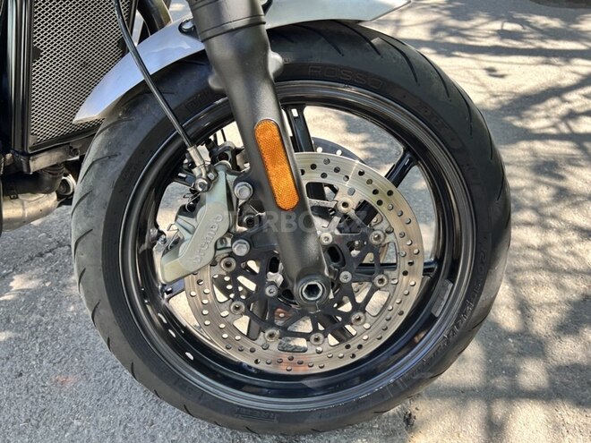 Triumph Speed Twin-12