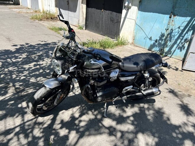Triumph Speed Twin-9