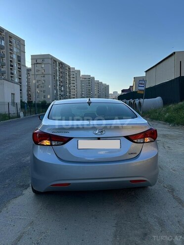 Hyundai Elantra-6