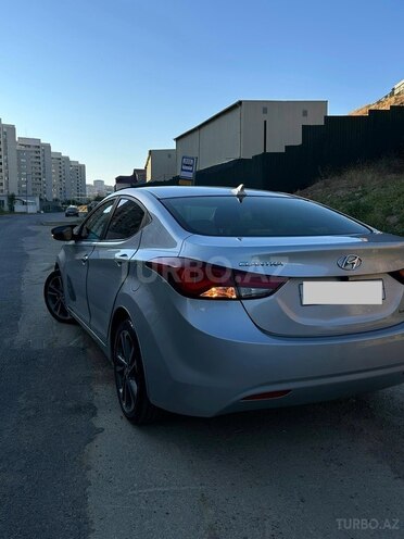 Hyundai Elantra-3