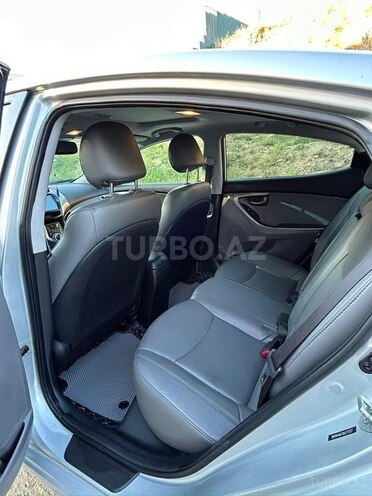 Hyundai Elantra-5