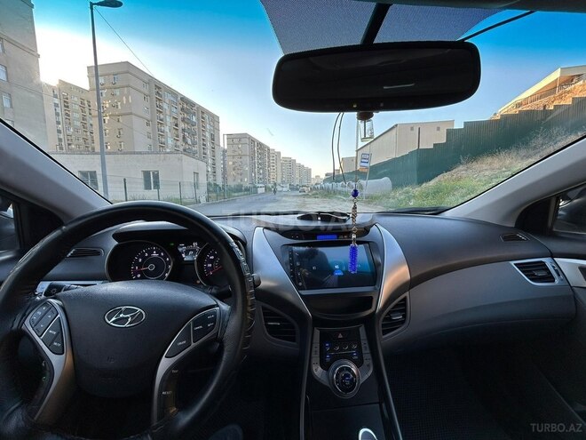 Hyundai Elantra-4