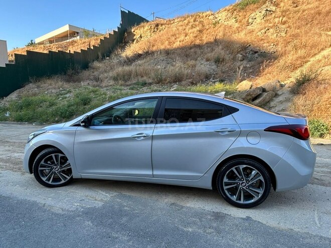 Hyundai Elantra-2