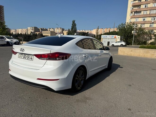 Hyundai Elantra-5