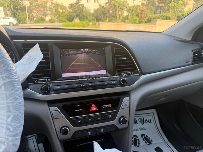 Hyundai Elantra-14