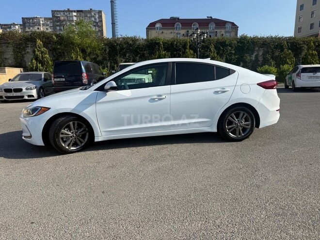 Hyundai Elantra-4
