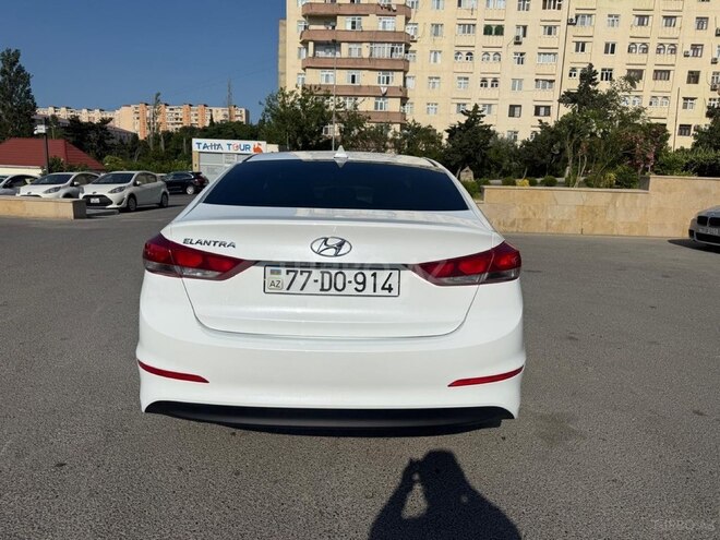Hyundai Elantra-6