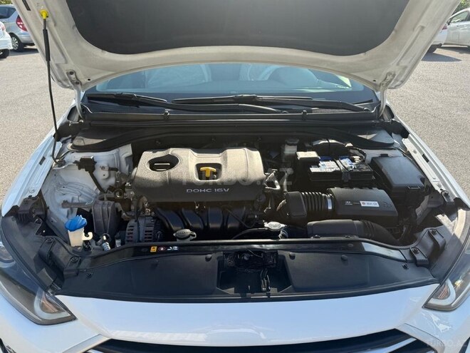Hyundai Elantra-15