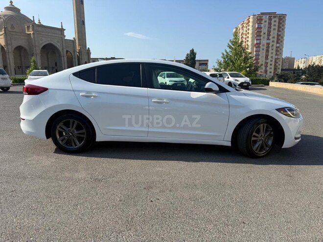 Hyundai Elantra-8