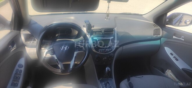Hyundai Accent-4