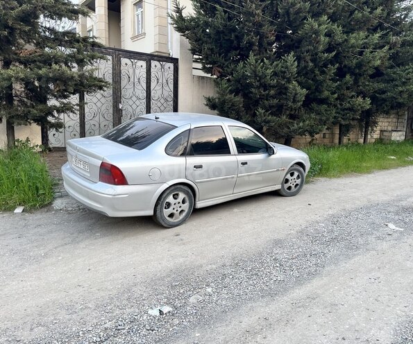 Opel Vectra-4