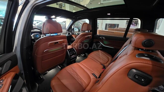 BMW X7-10