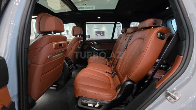 BMW X7-11