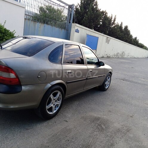Opel Vectra-12