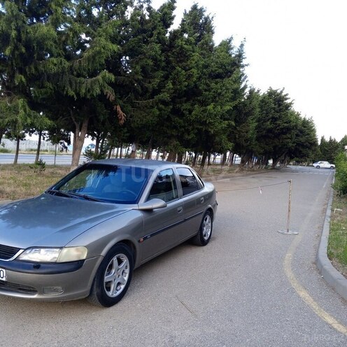 Opel Vectra-4