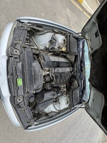 BMW 523-7