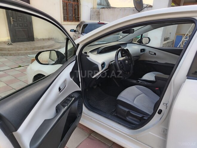 Toyota Prius-13