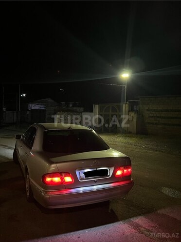 Mercedes E 200-4