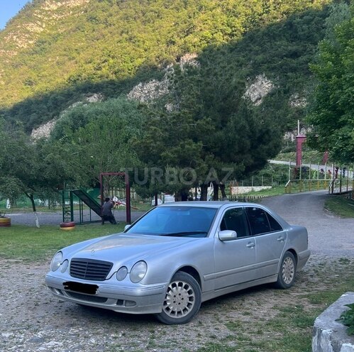 Mercedes E 200-1