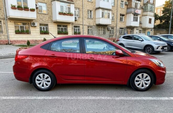 Hyundai Accent-2