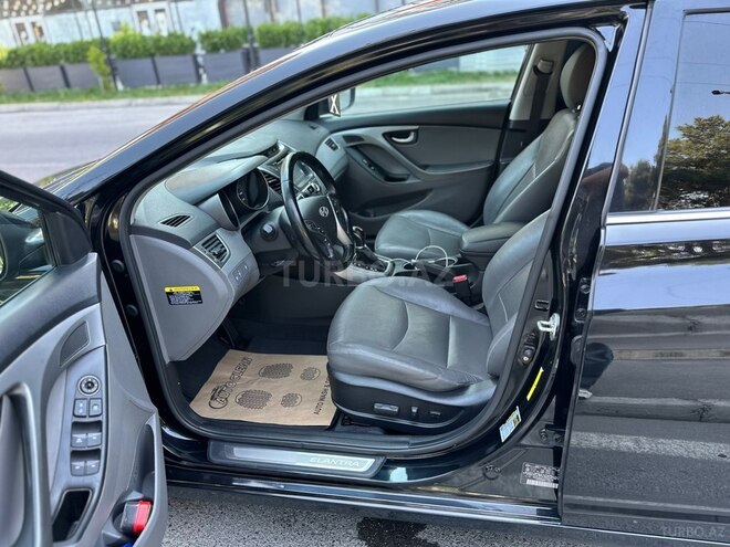 Hyundai Elantra-12