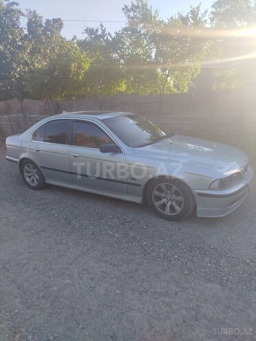 BMW 528-2