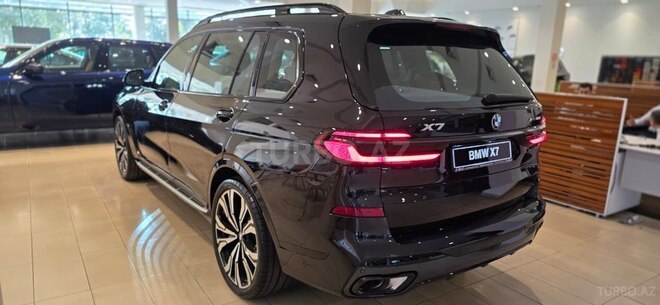 BMW X7-8