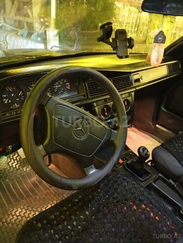 Mercedes 190-2