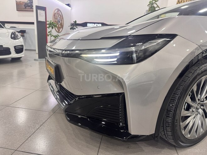 Toyota bZ3-8