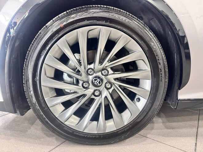 Toyota bZ3-9