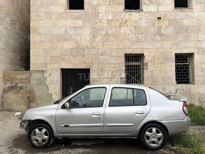 Renault Symbol-6