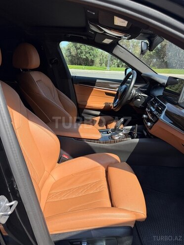 BMW 530e-14