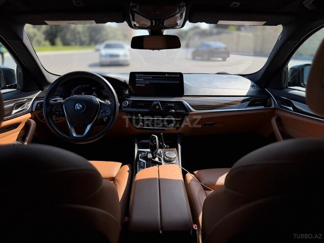 BMW 530e-13