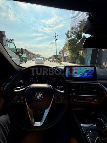 BMW 530e-20