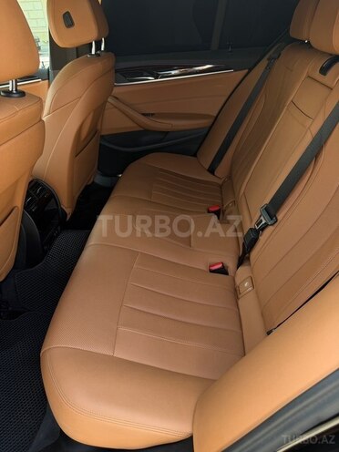 BMW 530e-15