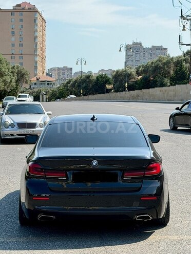 BMW 530e-11