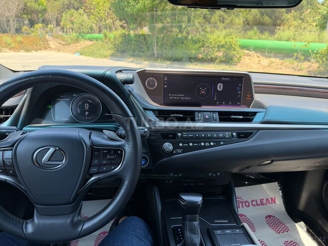 Lexus ES 300h-11