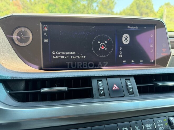 Lexus ES 300h-13