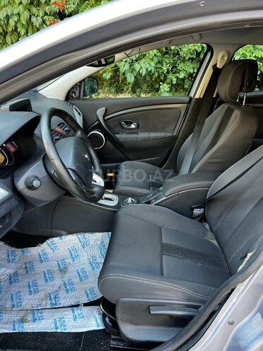Renault Megane-11