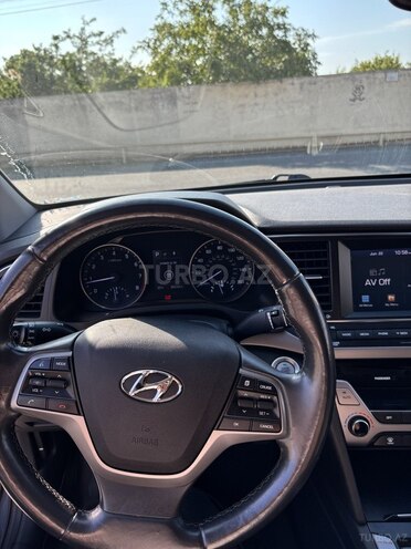 Hyundai Elantra-8