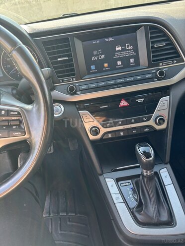 Hyundai Elantra-7