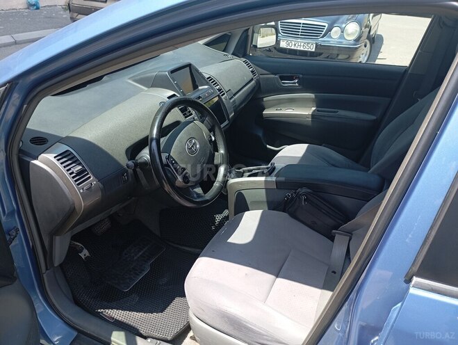 Toyota Prius-11