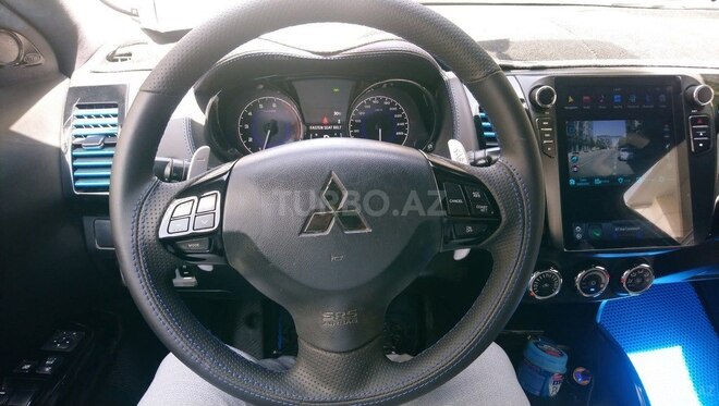 Mitsubishi Outlander-3