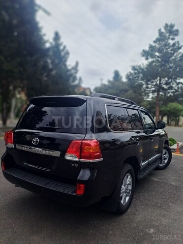 Toyota Land Cruiser-9