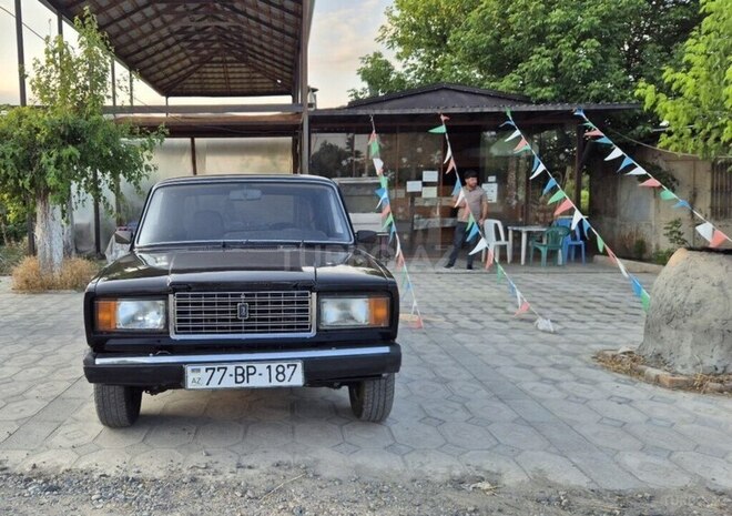 LADA (VAZ) 2107-1